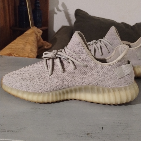 Adidas Yezzys Boost 350 V2 - Picture 3 of 7